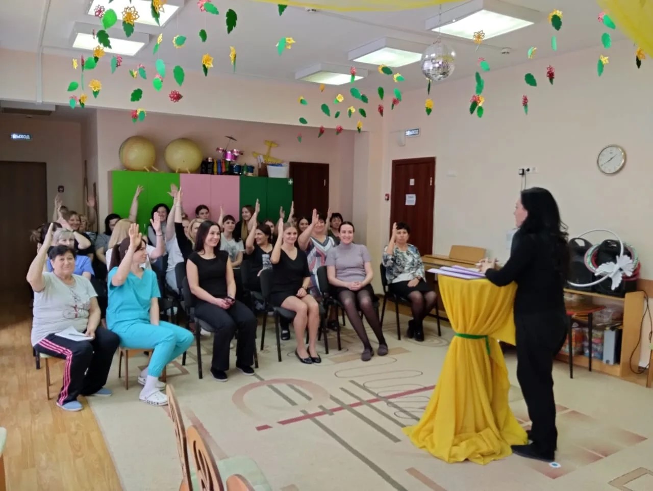 Фото собрание коллектива